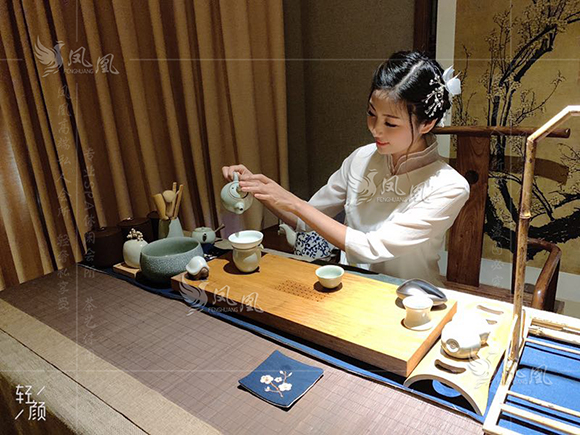 朋友带我去了广州一家男士按摩水疗会馆，服务非常有特色
